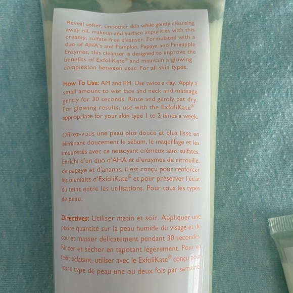 Kate Somerville Daily Foaming Wash - Picture 8 of 16